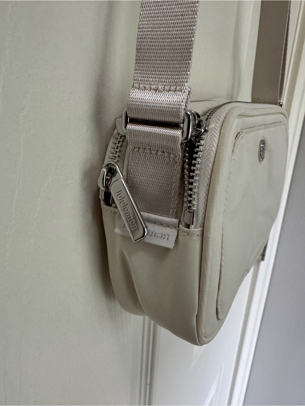 Lululemon Crossbody Camera Bag White Opal Adjustable Strap - Picture 3 of 12